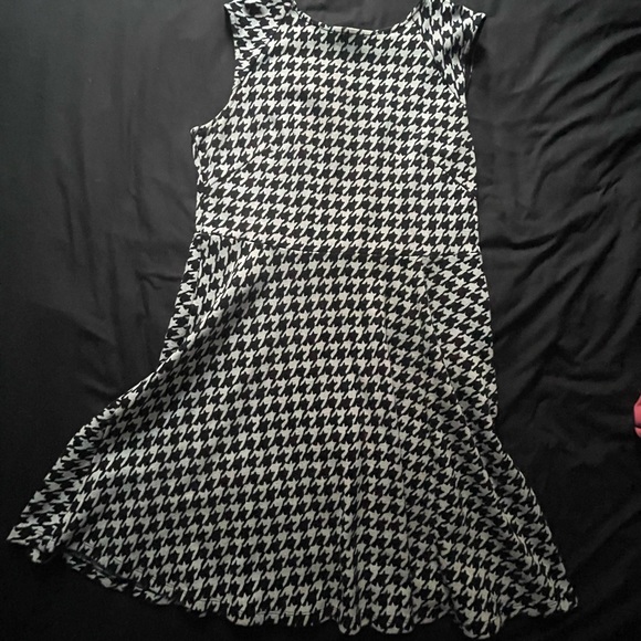 Cute dress with skater skirt bottom ☺️ - Picture 1 of 3